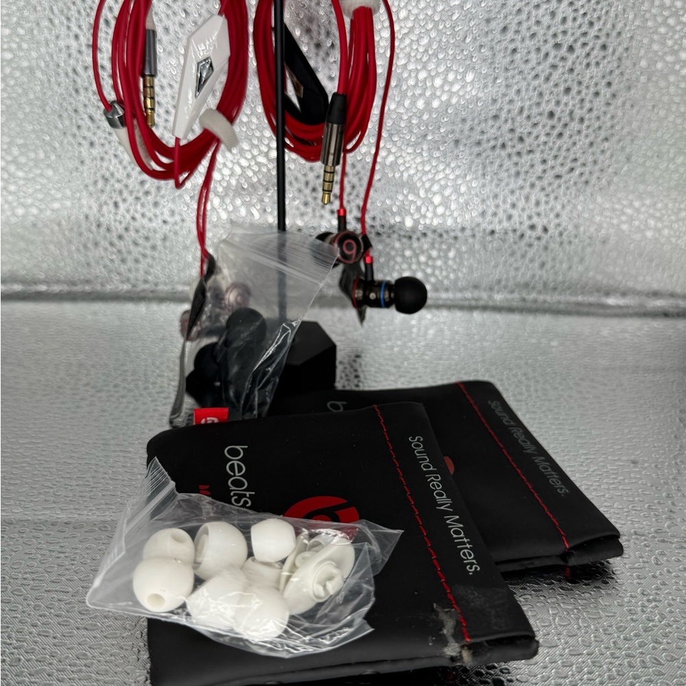 The beats by Dr. Dre wired In-Ear Headphones set of two